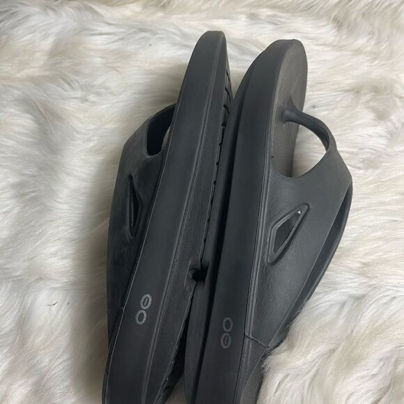 OOFOS Unisex Black Rubber slip on thong sandals Men SZ12 Women SZ14 - Picture 8 of 11